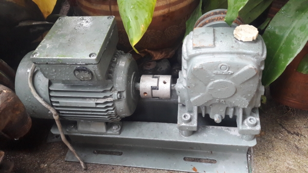 ขาย !! มอเตอร์1/3แรง380v.ชนกับ.เฟืองทดรอบ1:30พร้อมใช้งาน