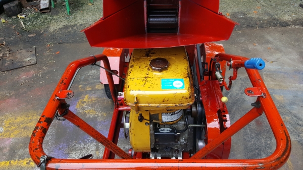 เครื่องย่อยกิ่งไม้ เดินหน้าได้ด้วยตัวเอง พร้อมใช้ จัดส่งได้ทุก จ.ว. เครื่องย่อยกิ่งไม้ เดินหน้าได้ด้วยตัวเอง พร้อมใช้ จัดส่งได้ทุก จ.ว.