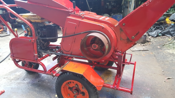 เครื่องย่อยกิ่งไม้ เดินหน้าได้ด้วยตัวเอง พร้อมใช้ จัดส่งได้ทุก จ.ว. เครื่องย่อยกิ่งไม้ เดินหน้าได้ด้วยตัวเอง พร้อมใช้ จัดส่งได้ทุก จ.ว.