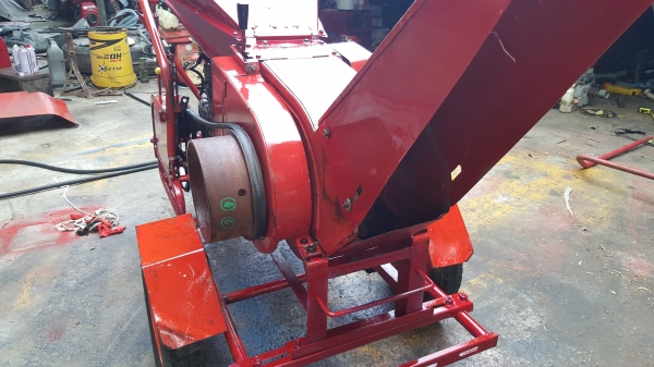 เครื่องย่อยกิ่งไม้ เดินหน้าได้ด้วยตัวเอง พร้อมใช้ จัดส่งได้ทุก จ.ว. เครื่องย่อยกิ่งไม้ เดินหน้าได้ด้วยตัวเอง พร้อมใช้ จัดส่งได้ทุก จ.ว.