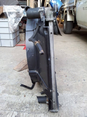 หม้อน้ำเบนซิน NISSAN TERRANO 1 เกียร์ A/T หลอดมิเนียม หม้อน้ำเบนซิน NISSAN TERRANO 1 เกียร์ A/T หลอดมิเนียม