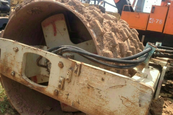 ขายรถบดล้อหนาม10ตัน ถูกๆทะเบียนพร้อมโอน