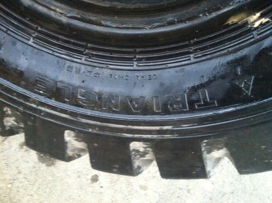 ยางรถใหญ่14.00-24สองเส้นสวยครับ