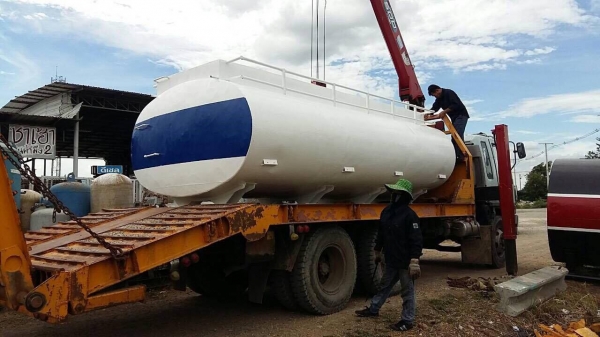 ถังน้ำมันมือสองสวยๆครับ สเปกถังดีที่สุด เหล็กหนา 7 มิล + ครับ * ใบนี้ส่งชลบุรีแล้วครับ / ยังมีถังสวยๆหลายรายการ โทรถามเลยครับ