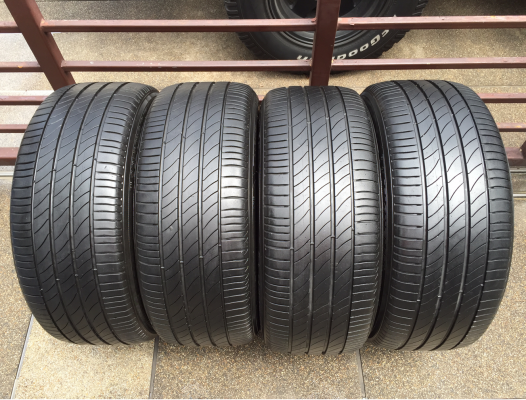 ยาง Michelin รุ่น3st 235 50 18 กลางปี14 ดอกเต็ม เนื้อนิ่ม ใช้กันยาว ราคาไม่แพง ยาง Michelin รุ่น3st 235 50 18 กลางปี14 ดอกเต็ม เนื้อนิ่ม ใช้กันยาว ราคาไม่แพง