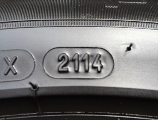 ยาง Michelin รุ่น3st 235 50 18 กลางปี14 ดอกเต็ม เนื้อนิ่ม ใช้กันยาว ราคาไม่แพง ยาง Michelin รุ่น3st 235 50 18 กลางปี14 ดอกเต็ม เนื้อนิ่ม ใช้กันยาว ราคาไม่แพง