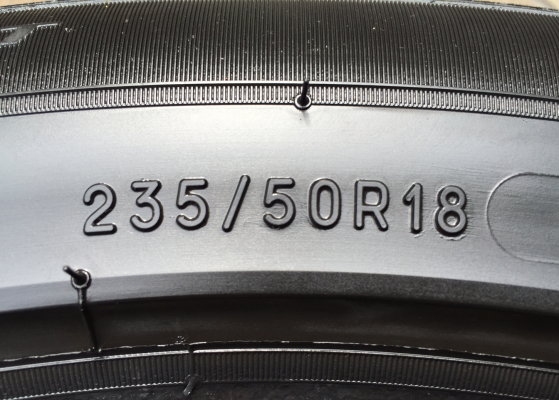 ยาง Michelin รุ่น3st 235 50 18 กลางปี14 ดอกเต็ม เนื้อนิ่ม ใช้กันยาว ราคาไม่แพง ยาง Michelin รุ่น3st 235 50 18 กลางปี14 ดอกเต็ม เนื้อนิ่ม ใช้กันยาว ราคาไม่แพง