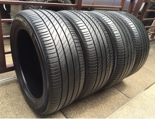 ยาง Michelin รุ่น3st 235 50 18 กลางปี14 ดอกเต็ม เนื้อนิ่ม ใช้กันยาว ราคาไม่แพง