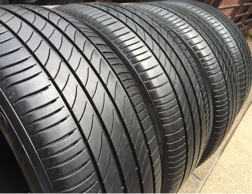 ยาง Michelin รุ่น3st 235 50 18 กลางปี14 ดอกเต็ม เนื้อนิ่ม ใช้กันยาว ราคาไม่แพง ยาง Michelin รุ่น3st 235 50 18 กลางปี14 ดอกเต็ม เนื้อนิ่ม ใช้กันยาว ราคาไม่แพง