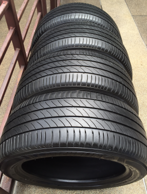 ยาง Michelin รุ่น3st 235 50 18 กลางปี14 ดอกเต็ม เนื้อนิ่ม ใช้กันยาว ราคาไม่แพง ยาง Michelin รุ่น3st 235 50 18 กลางปี14 ดอกเต็ม เนื้อนิ่ม ใช้กันยาว ราคาไม่แพง