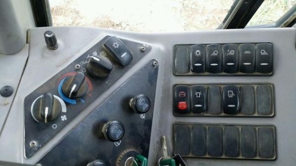 รถเกรด G 940  สินค้านำเข้าจากแคนาดา  ชั่วโมงทำงานต่ำๆ  มีหลายรุ่น หลายรายการ  G940 ราคา  3,500,000 บาท