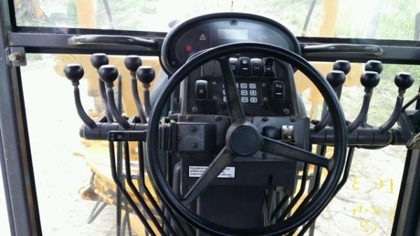 รถเกรด G 940  สินค้านำเข้าจากแคนาดา  ชั่วโมงทำงานต่ำๆ  มีหลายรุ่น หลายรายการ  G940 ราคา  3,500,000 บาท