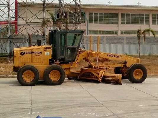 รถเกรด G 940  สินค้านำเข้าจากแคนาดา  ชั่วโมงทำงานต่ำๆ  มีหลายรุ่น หลายรายการ  G940 ราคา  3,500,000 บาท