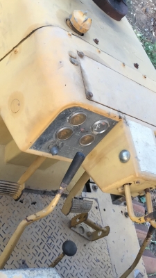 ขายรถแทรกเตอร์ Cat D-4-E เฟรมสวย โลเลอร์และแคร์เคลียล้อนำสวยเต็มทุกลูกเครื่องแน่นสภาพพร้อมใช้งาน