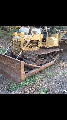 ขายรถแทรกเตอร์ Cat D-4-E เฟรมสวย โลเลอร์และแคร์เคลียล้อนำสวยเต็มทุกลูกเครื่องแน่นสภาพพร้อมใช้งาน