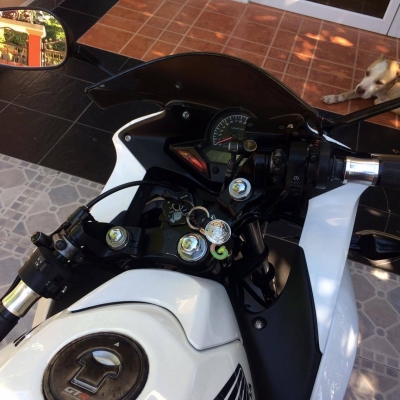 cbr150r สีขาว รถปี2013 38000 cbr150r สีขาว รถปี2013 38000