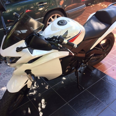 cbr150r สีขาว รถปี2013 38000 cbr150r สีขาว รถปี2013 38000
