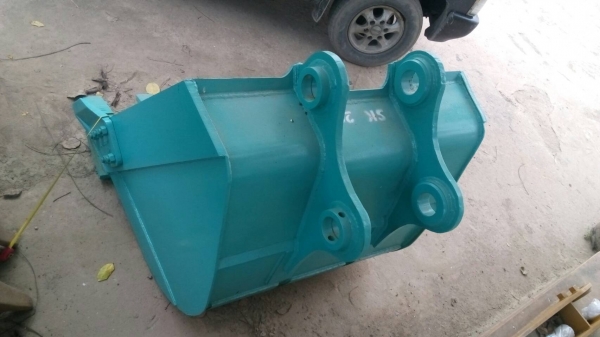 รับสั่งทำและขายบุ้งกี้ปากแคบสำหรับวางท่อปะปา และ บุ้งกี่ตักดินขึ้นสิบล้อขนาดกว้าง    โคมัสสุ คุโบต้า ยันม่าร์ ทุกรุ่น ขนาดแล้วแต่ลูกค้าต้องการ รับประกันความแข็งแรง