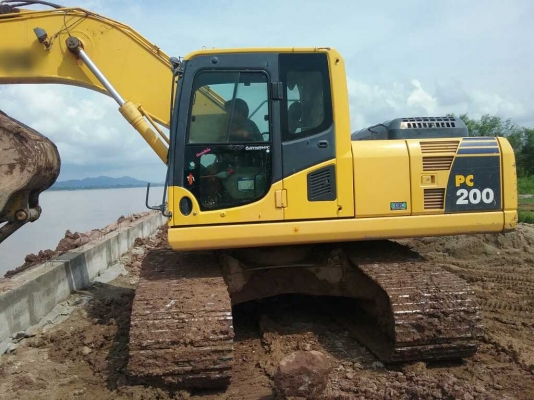 ขาย 1,690,000 KOMATSU pc 200-8 ทำงาน 9,800 ชม.เล่มทะเบียน ไฟฟ้าครบ เครื่องดี ปั้มแรง เอวแน่น ช่วงล่างดี รถสวยพร้อมใช้เอกสารพร้อมโอน 090-772-3710 090-772-3708