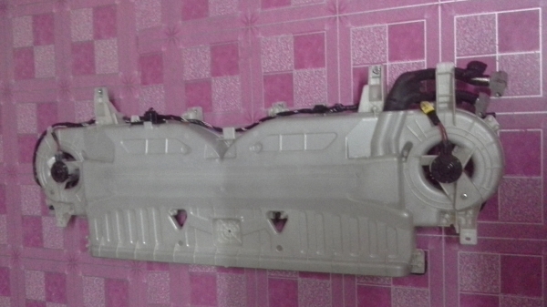 ตู้แอร์ตัวบนรถตู้คอมมูเตอร์ถอดคับ