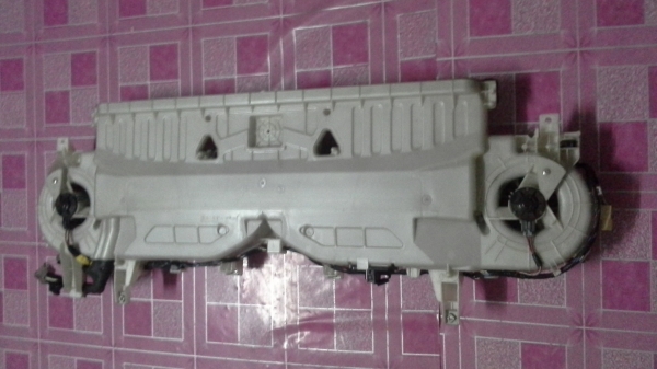 ตู้แอร์ตัวบนรถตู้คอมมูเตอร์ถอดคับ