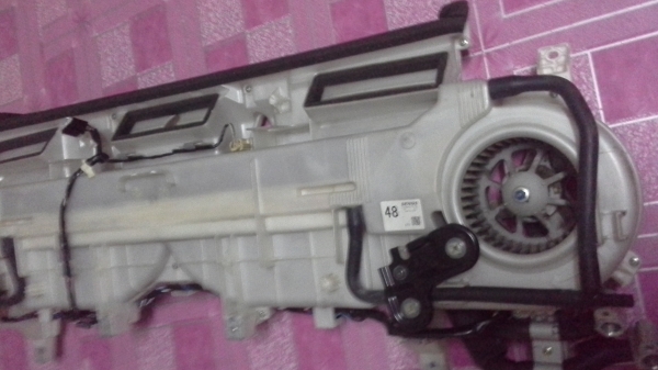 ตู้แอร์ตัวบนรถตู้คอมมูเตอร์ถอดคับ