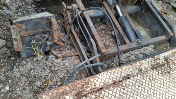 ขาย ฝาท้ายไฮโดรลิค สำหรับติดรถ 6 ล้อ 10 ล้อ ราคาถูกๆกันไปเลยครับ ขาย ฝาท้ายไฮโดรลิค สำหรับติดรถ 6 ล้อ 10 ล้อ ราคาถูกๆกันไปเลยครับ