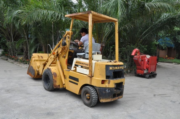 ขายรถตักKOMATSU SD10 ตัก1คิว เสา3เมตร สวยเดิมจากญี่ปุ่น ยังไม่เคยใช้ในไทย 185,000เท่านั้น!!
