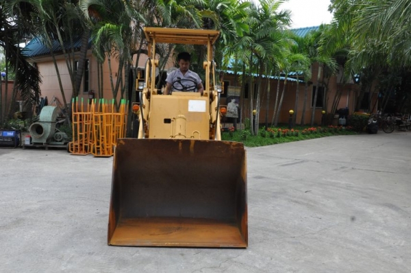 ขายรถตักKOMATSU SD10 ตัก1คิว เสา3เมตร สวยเดิมจากญี่ปุ่น ยังไม่เคยใช้ในไทย 185,000เท่านั้น!!