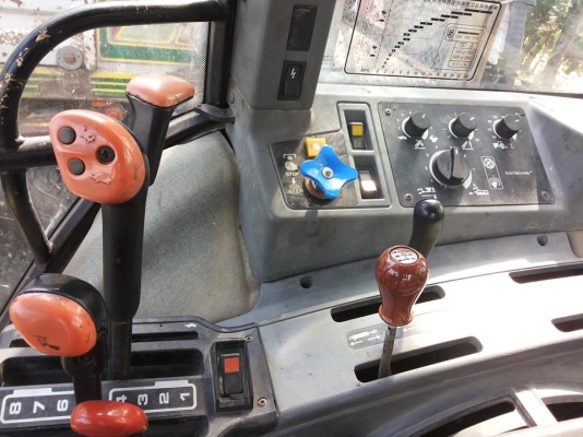 ขาย Ford 7840 เกียร์ 16x16 แอร์เย็นๆ รถนอกยังไมใช้ในไทย 540000บ.