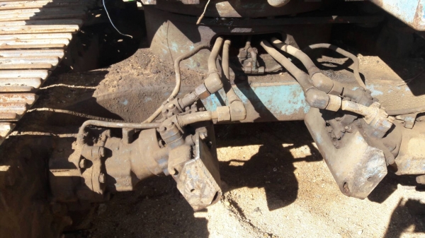 ขาย 300,000 KOMATSU  12 HT เครื่องดี ปั้มแรงใส่ปั้ม 120 -3 เอวแน่น (เหมาะทำตัวเดินรถเกี่ยว) โซ่สวย แผ่นยาว 70 ซม. เทียบเท่าขนาด120 รถสวยพร้อมใช้และพร้อมตัดด่วน 090-772-3710 090-772-3708