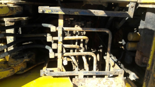 ขาย 300,000 KOMATSU  12 HT เครื่องดี ปั้มแรงใส่ปั้ม 120 -3 เอวแน่น (เหมาะทำตัวเดินรถเกี่ยว) โซ่สวย แผ่นยาว 70 ซม. เทียบเท่าขนาด120 รถสวยพร้อมใช้และพร้อมตัดด่วน 090-772-3710 090-772-3708
