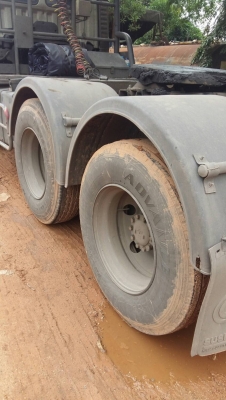 10ล้อหัวลาPROFIA..320แรง2คัน360แรง1คัน...น็อตเพลา10ตัว รถใช้งานอยู่ ยางสวย