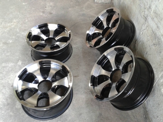 ขอบ15นิ้ว6รู สวยๆ 4 ล้อ ราคา 6500 บาท ขอบ15นิ้ว6รู สวยๆ 4 ล้อ ราคา 6500 บาท