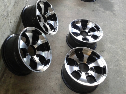 ขอบ15นิ้ว6รู สวยๆ 4 ล้อ ราคา 6500 บาท ขอบ15นิ้ว6รู สวยๆ 4 ล้อ ราคา 6500 บาท