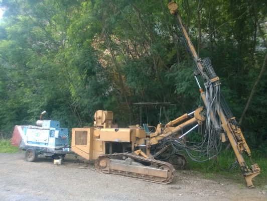 ขายรถเจาะหิน Furukawa 180 พร้อมเครื่องลม Komatsu