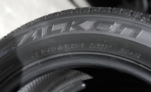 ยาง Falken 235-50-18 ยกชุด 3,800.- ยาง Falken 235-50-18 ยกชุด 3,800.-