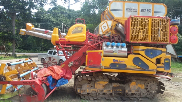 ขายรถเกี่ยวข้าวkml spot 53ช่วงล่าง12ปั้ม23เครื่องjo8cโบ
