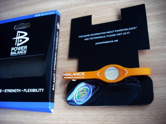 Power Balance เป็นสายรัดข้อมือที่ถือ กำเนิดมาจากแนวคิดในการเพิ่มประสิทธิภาพให้กับสนามพลังงานของร่างก