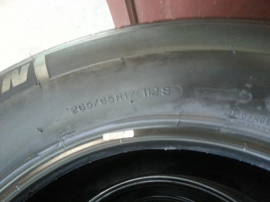ขายยาง 265 70 17 สถาพเหมือนใหม่ ปี 15ราคา เส้นละ 2000