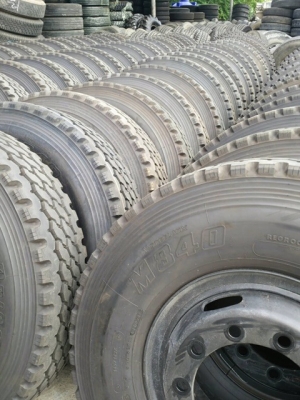 ยางใหม่ป้ายแดง ขนาด 1000R20  BRIDGESTONE (ไม่รวมกะทะล้อ)