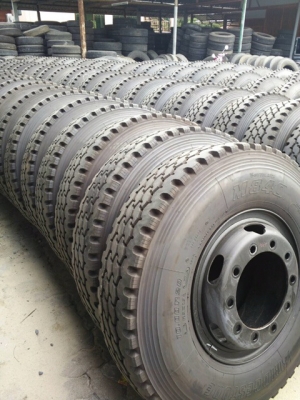 ยางใหม่ป้ายแดง ขนาด 1000R20  BRIDGESTONE (ไม่รวมกะทะล้อ)