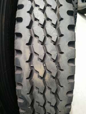 ยางใหม่ป้ายแดง ขนาด 1000R20  BRIDGESTONE (ไม่รวมกะทะล้อ)