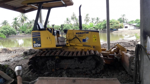 ขาย แทรคเตอร์ KOMATSU D20P-7E สภาพดี เครื่องดี  โซ่ดี  พร้อมใช้ เอกสารครบ สนใจโทร 089-3818694 ดวงนภา