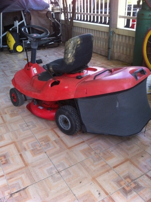 รถตัดหญ้านั่งขับ