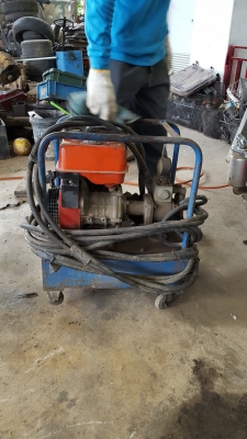 เครื่องปั่นไฮโดรลิคเอนกประสงค์