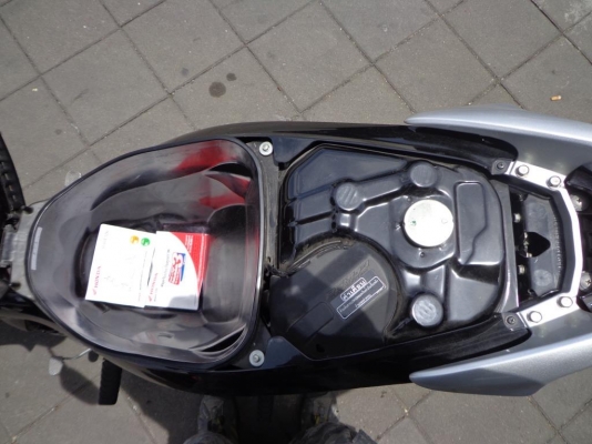 ขายถูก HONDA WAVE 125i สีดำ รถใหม่มาก เครื่องเดิมๆ มีเล่มทะเบียนพร้อม รถจดทะเบียนเดือนมกราคม พ.ศ.2559 รถอยู่แถวห้วยขวางดินแดง