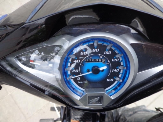 ขายถูก HONDA WAVE 125i สีดำ รถใหม่มาก เครื่องเดิมๆ มีเล่มทะเบียนพร้อม รถจดทะเบียนเดือนมกราคม พ.ศ.2559 รถอยู่แถวห้วยขวางดินแดง