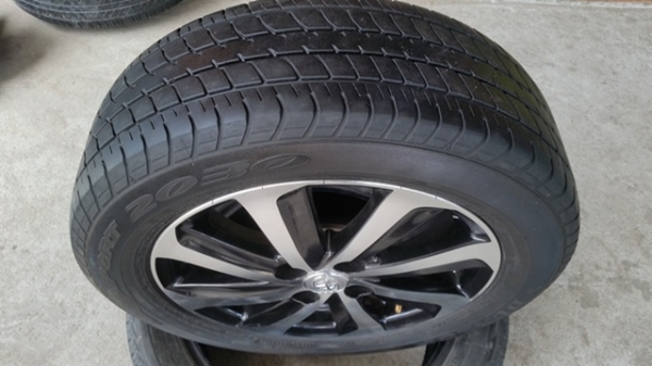 ขายล้อTOYOTA New VIOS(หน้าเงาดำ) ยางปี 15 4 ล้อ