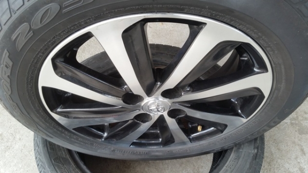 ขายล้อTOYOTA New VIOS(หน้าเงาดำ) ยางปี 15 4 ล้อ